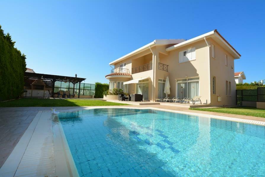 Villa Daryah Sirina Bay بروتاراس المظهر الخارجي الصورة